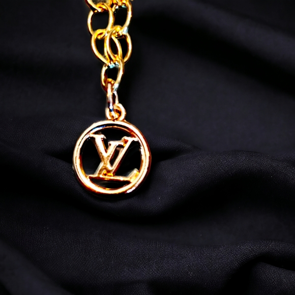 Round charm- on a stainless steel gold plated bracelet - Picture 3 of 3